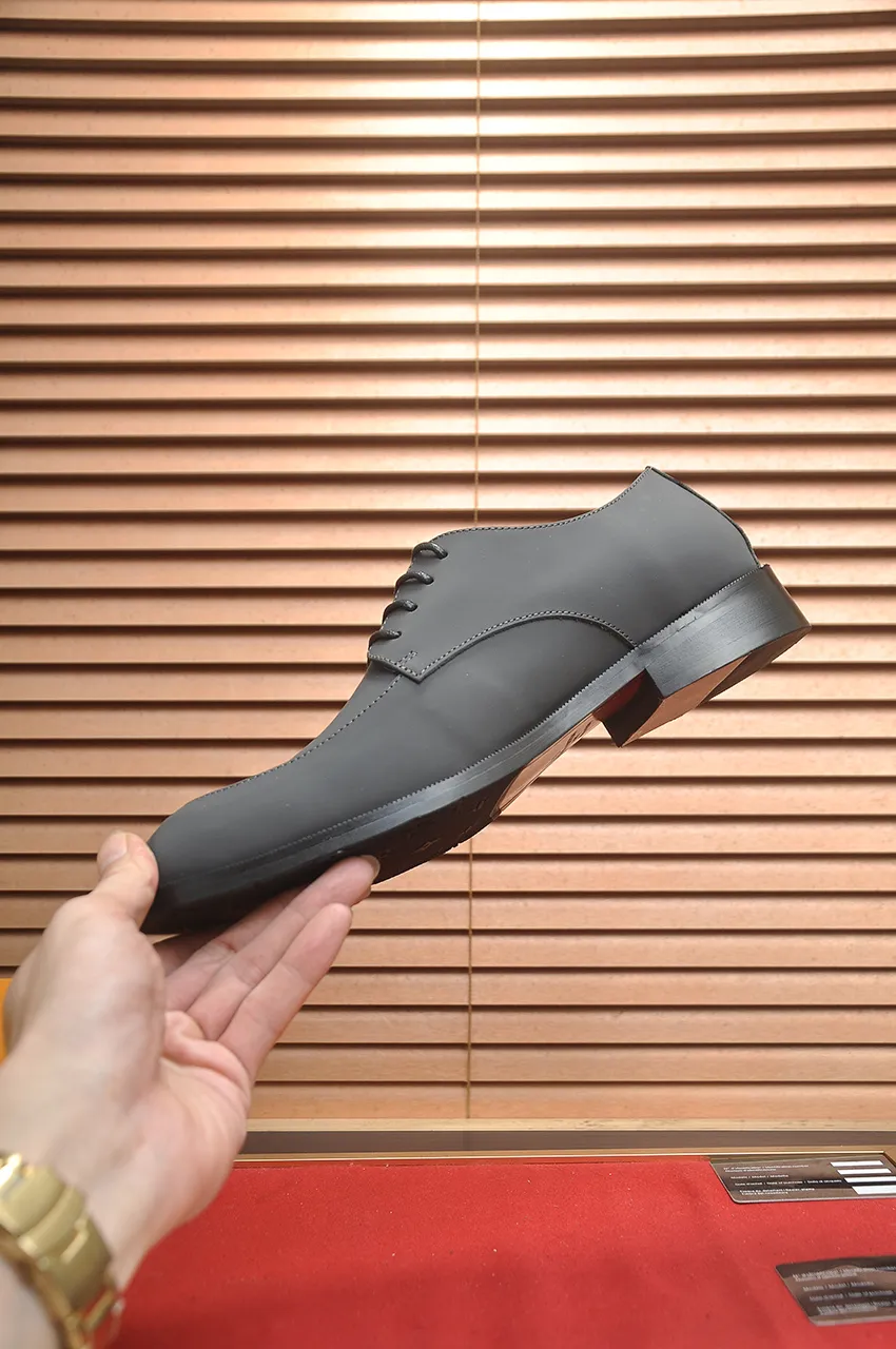 Men's men's shoes 💰500💶 [LV] (original single cowhide lining) 🍀LV's latest genuine leather business suit shoes are launched simultaneously on the official website. The first-layer cowhide imported from Italy is made of heavy gold, 💥official website 1:1 rubber outsole. Versatile to wear, high-end without losing class, and the color combination is extraordinary. This four-season style is alluring when worn on your feet, showing off your big-name flair. Standard code 38-45 (45 customized)